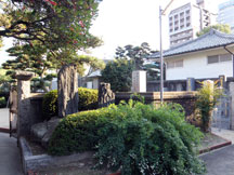 屋外部(駐車場・墓地・外部出入り口)