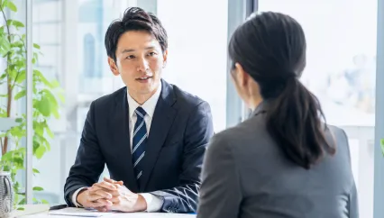 防犯カメラ設置について相談する担当者