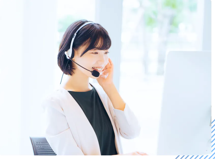 全国対応の自社サポート窓口で対応するスタッフ